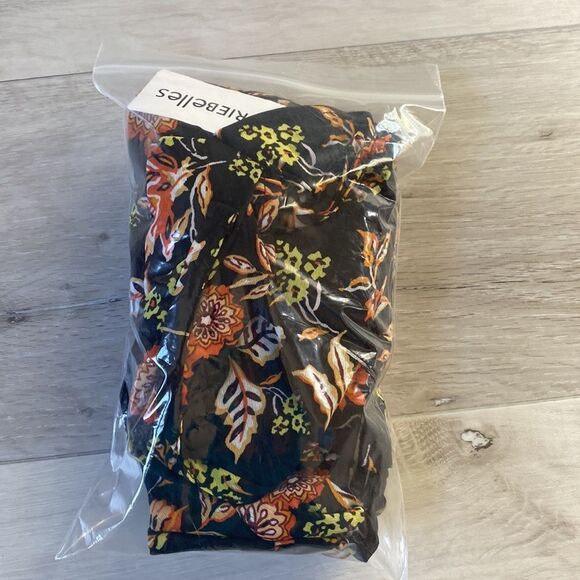 LAURIEBELLES‎ Veronika Floral Print Top Black Multi M Nwt - Picture 2 of 6